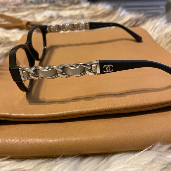 Chanel eyeglass black and white leather - Picture 6 of 8